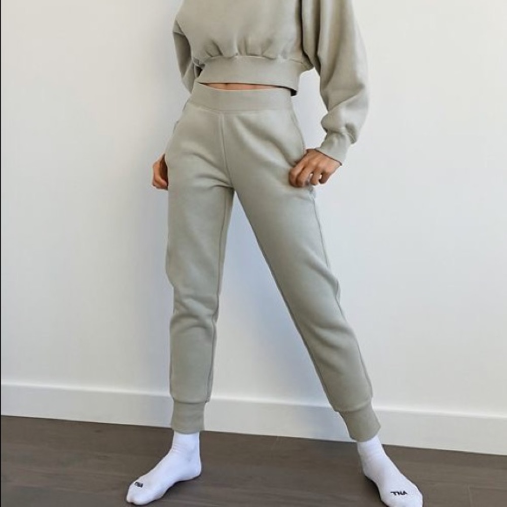 Aritiza perfect pocket cozy af sweatpant